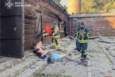 2 загиблих і 12 поранених, серед них 4 дітей: ворог бомбардував Запоріжжя