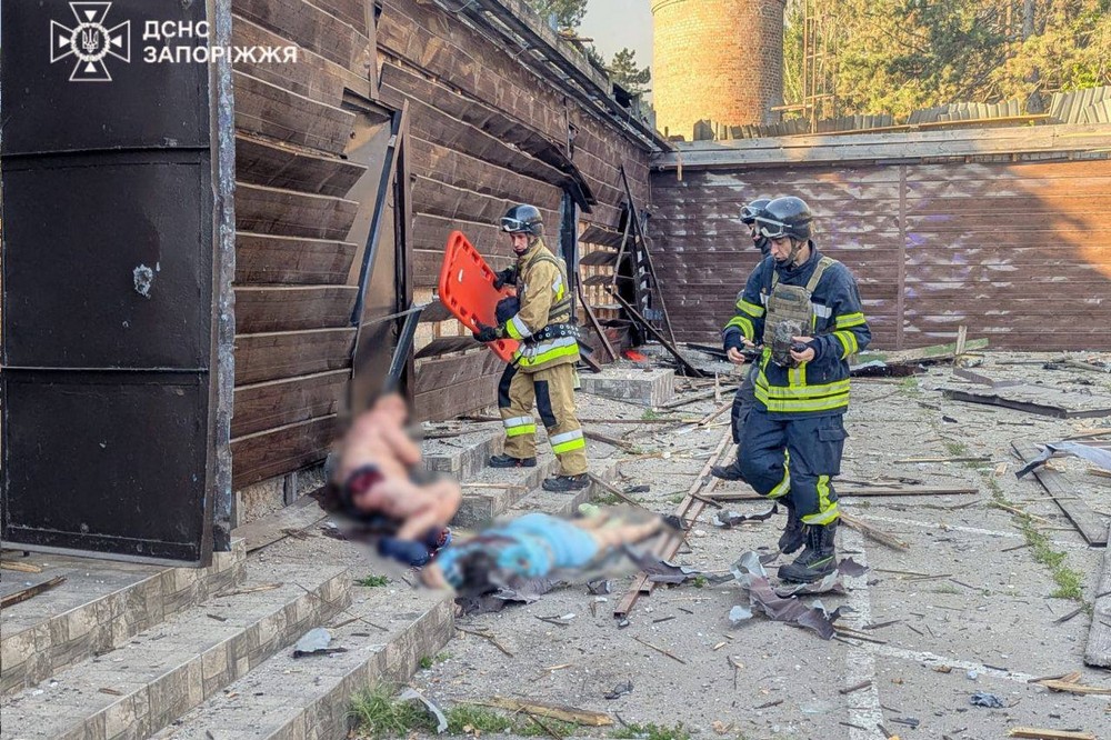 Фото наслідків удару по базі відпочинку у Запорізькому районі