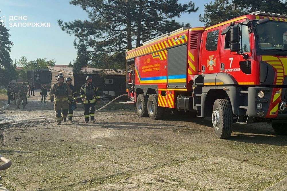 Фото наслідків удару по базі відпочинку у Запорізькому районі