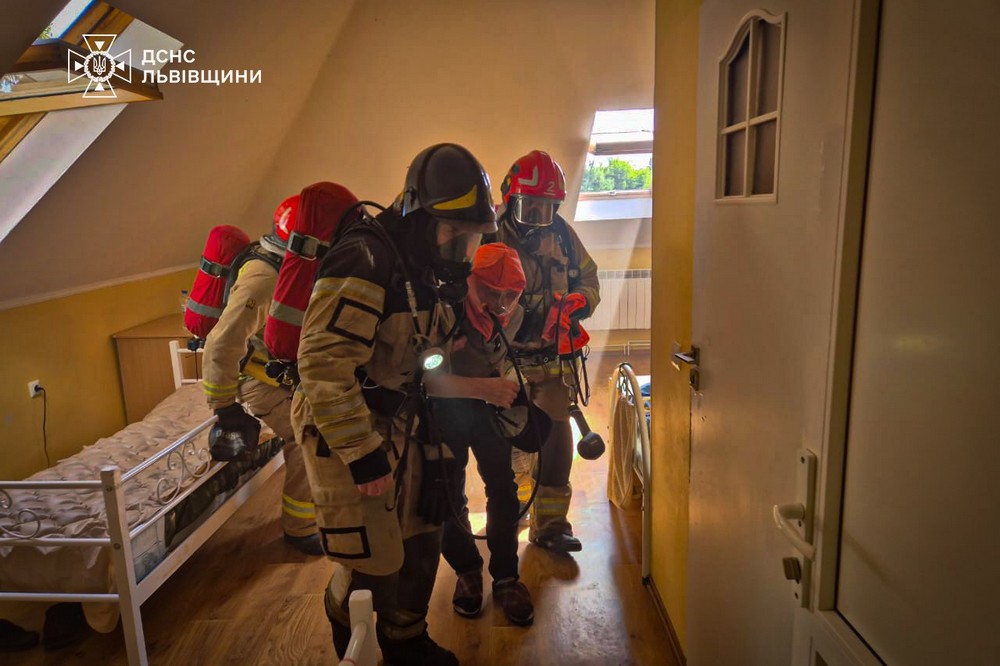 Загорівся геріатричний пансіонат на Львівщині: фото