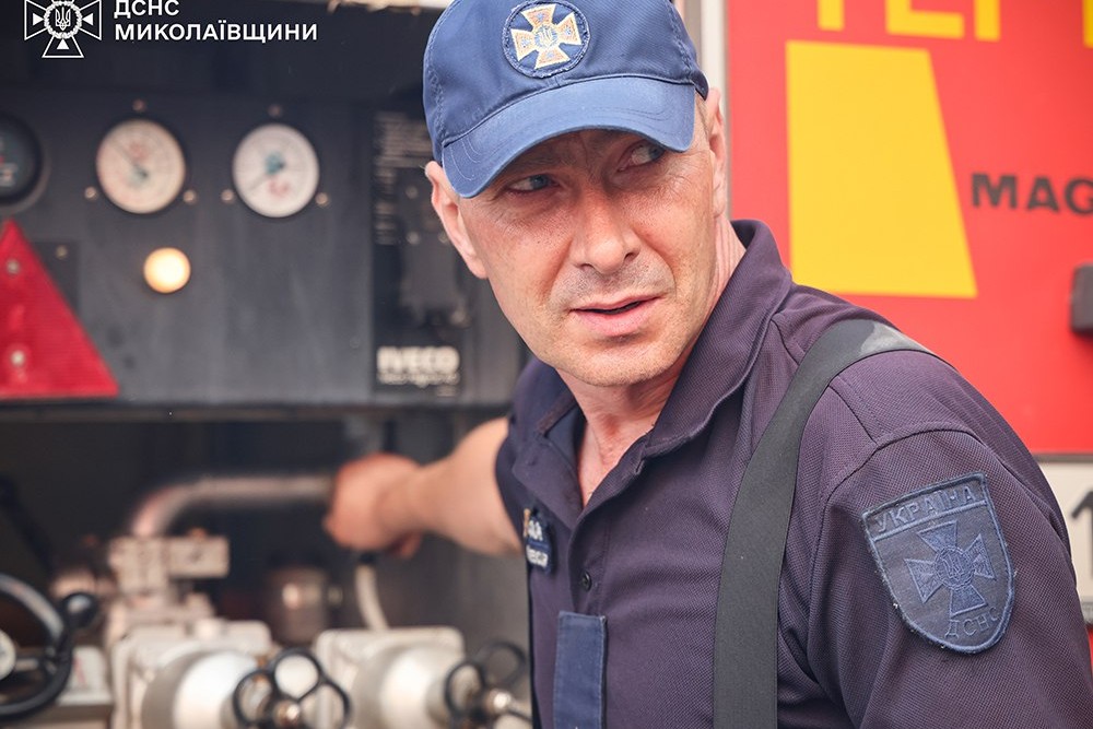 Масштабна пожежа на Миколаївщині триває вже майже добу: горить ліс (фото)
