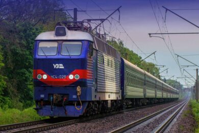 Затримки восьми поїздів на понад годину через нічну атаку: список