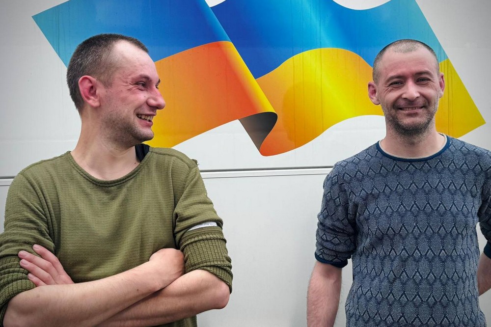 Відбувся обмін полоненими 24 серпня: серед звільнених екс-мер Херсона, двоє журналістів, медик та військові (фото)