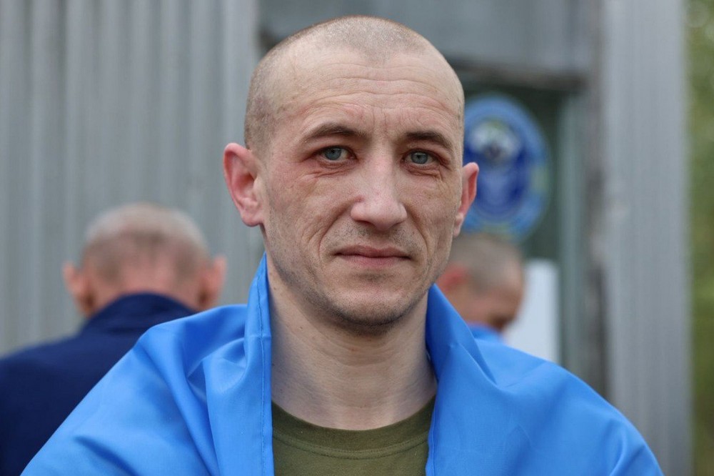 Відбувся обмін полоненими 24 серпня: серед звільнених екс-мер Херсона, двоє журналістів, медик та військові (фото)