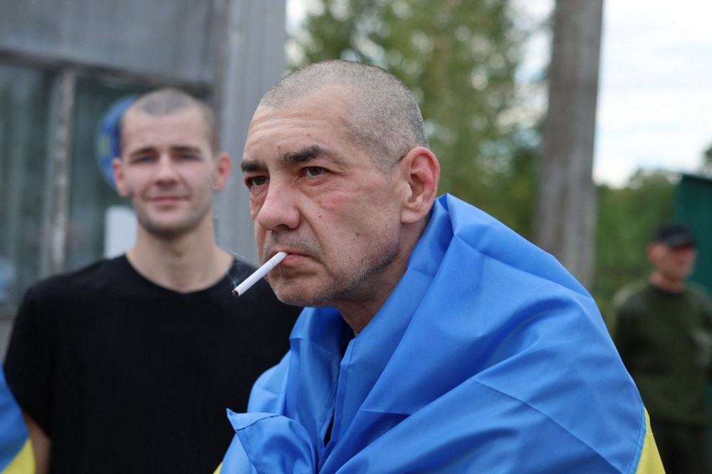 Відбувся обмін полоненими 24 серпня: серед звільнених екс-мер Херсона, двоє журналістів, медик та військові (фото)