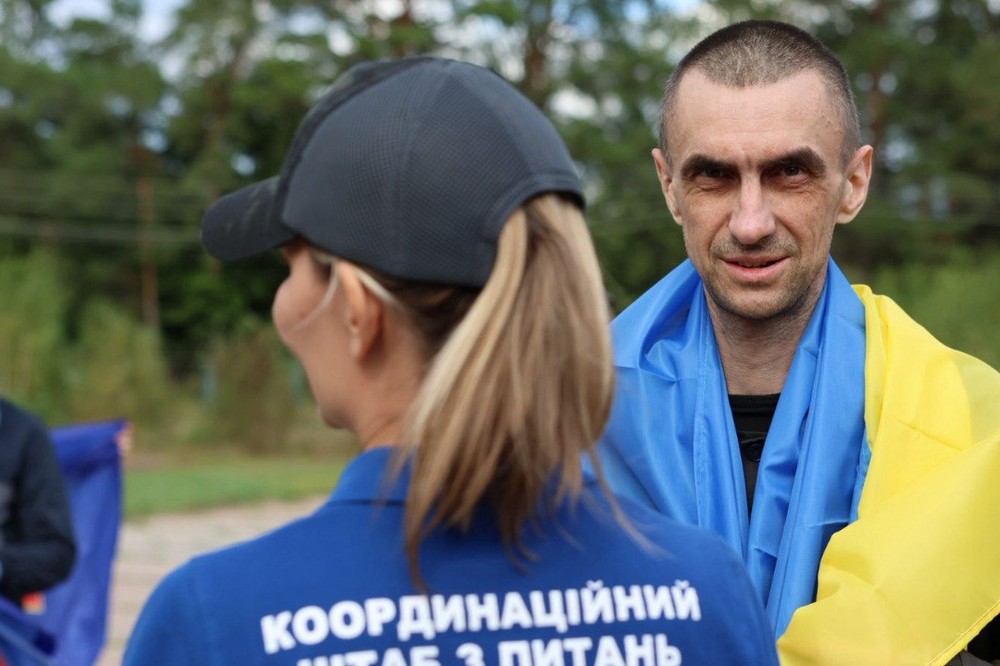Відбувся обмін полоненими 24 серпня: серед звільнених екс-мер Херсона, двоє журналістів, медик та військові (фото)