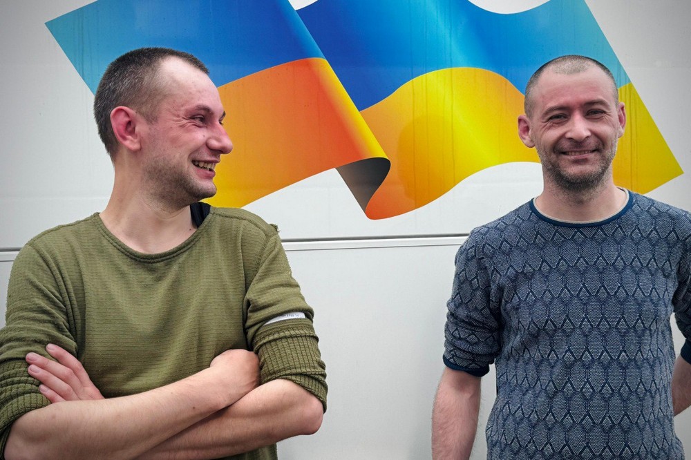 Відбувся обмін полоненими 24 серпня: серед звільнених екс-мер Херсона, двоє журналістів, медик та військові (фото)