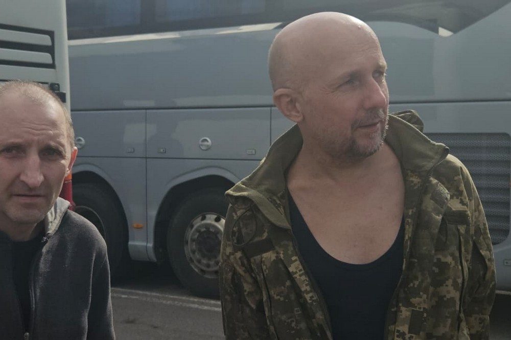 Відбувся обмін полоненими 24 серпня: серед звільнених екс-мер Херсона, двоє журналістів, медик та військові (фото)
