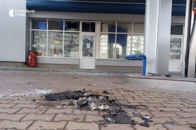 Вбито водія авто, багато поранених, вигоріли майже всі будинки на вулиці: ворог по-звірячому атакує Сумщину сьогодні