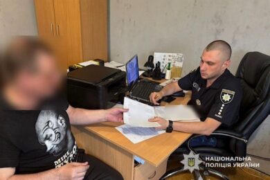Напав з ножем на комунальника, тому що той «сильно шумів» – у Дніпрі судитимуть нервового 53-річного містянина