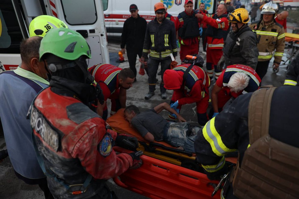 Серед вбитих діти, десятки поранених: ворог 9 годин поспіль атакував Київ (фото, відео)