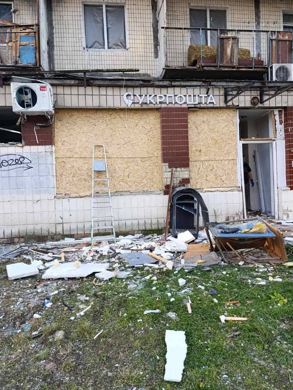 Знищене відділення "Укрпошти" у Києві - що з посилками та де їх забрати 