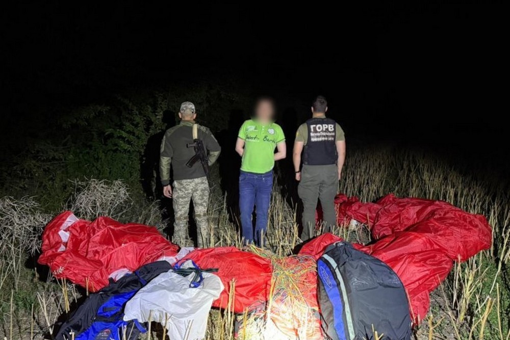 48-річний ухилянт намагався втекти з України по небу: прикордонники скасували «авіарейс» 1 48-річний ухилянт намагався втекти з України по небу: прикордонники скасували «авіарейс»
