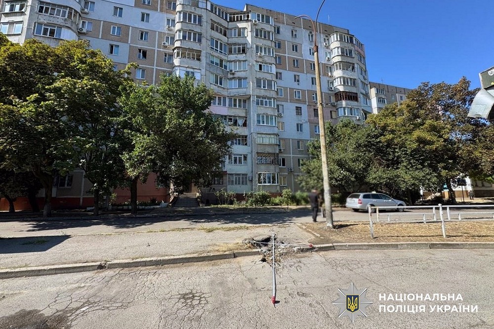 Серед постраждалих медики та поліцейський, ворог вдарив з гелікоптера некерованими ракетами  - наслідки атаки на Херсонщину