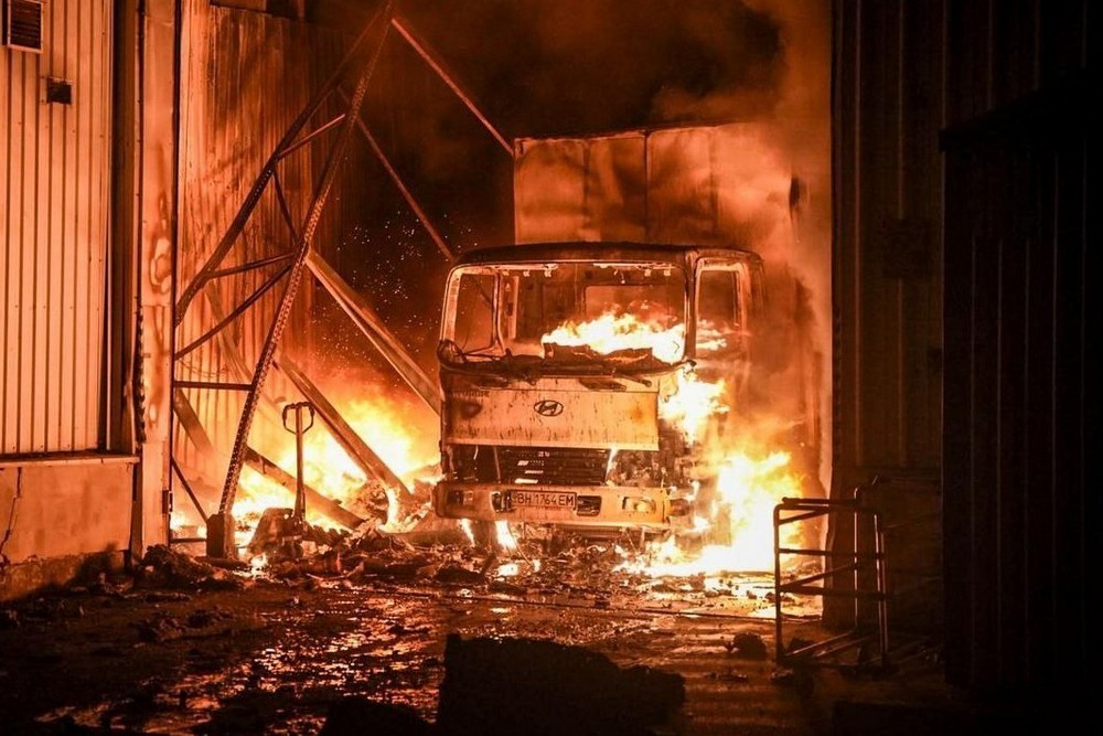 Нічна повітряна атака 4 вересня: є поранені, виникли масштабні пожежі – все, що відомо (фото)