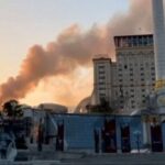 У Києві горить Кабмін після атаки, серед загиблих немовля, багато поранених – все, що відомо (фото)