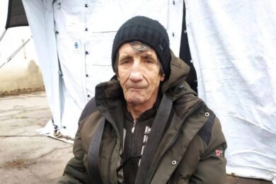 Коли їжа почала закінчуватися, він попросив забрати котів…»: на прифронтових територіях щодня історії про людяність…