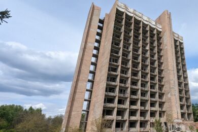 Підліток зірвався з будівлі покинутого санаторію на Дніпропетровщині і загинув – ЗМІ