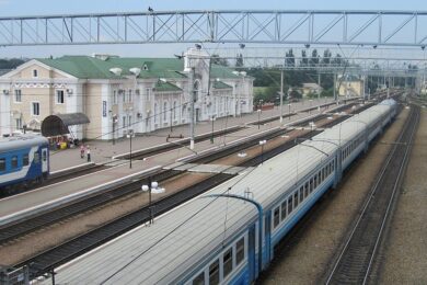 Ворог атакував залізницю в Україні: затримуються та змінили маршрут потяги