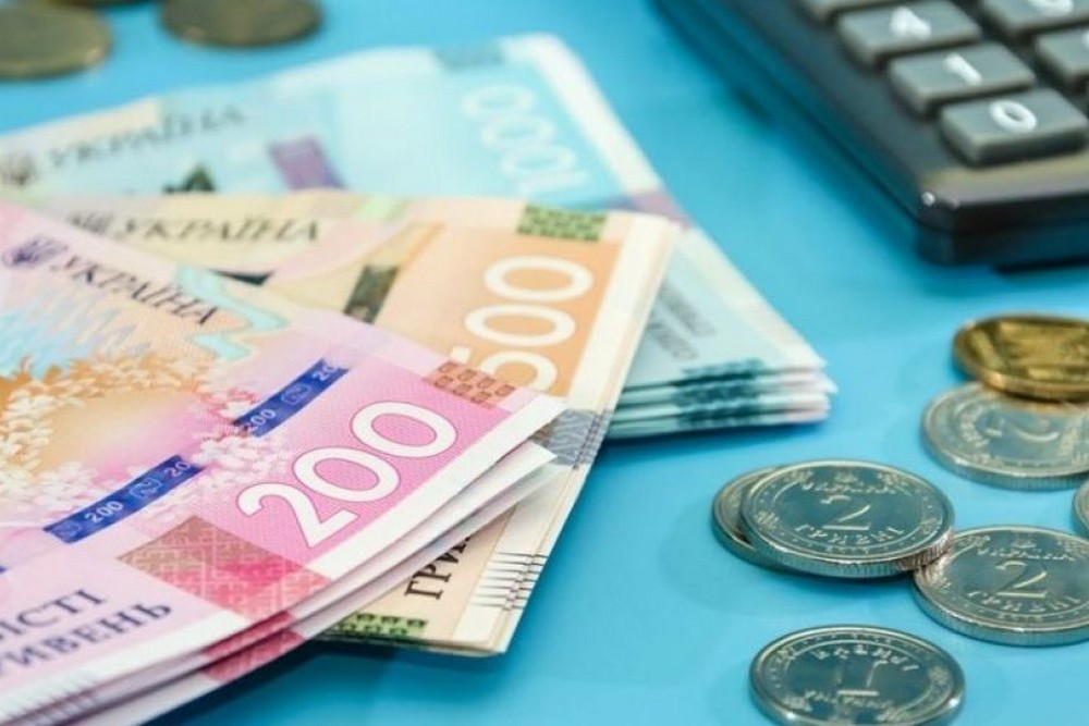Тарифи на світло, пенсії, соцвиплати, податки, переведення годинників: основні зміни з 1 жовтня 2025 року