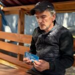 12 годин пішки повз знищені машини і тіла тих, хто не встиг вирватися… П’ятеро мешканців Мирнограда дивом вийшли з охопленого вогнем міста (фото)