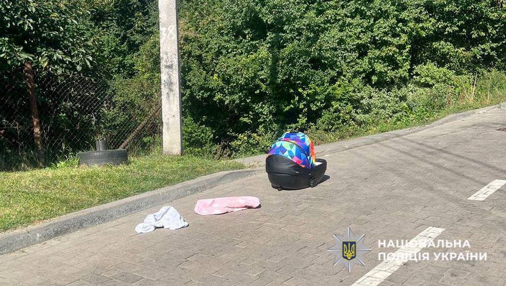 Забув люльку з немовлям на даху авто і поїхав – подробиці події у Львові