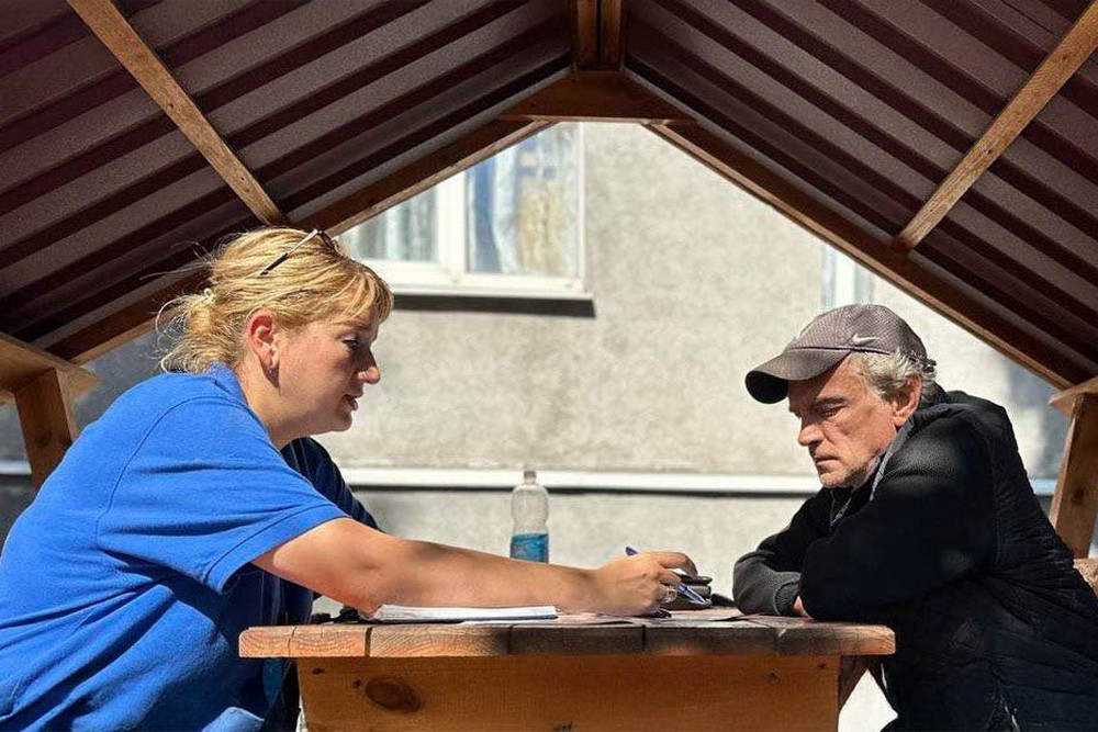 12 годин пішки повз знищені машини і тіла тих, хто не встиг вирватися… П’ятеро мешканців Мирнограда дивом вийшли з охопленого вогнем міста (фото)
