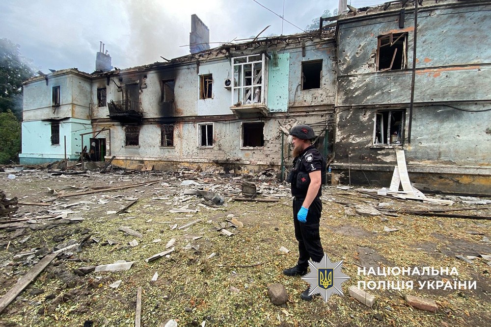 Знову бомба на Костянтинівку, вбито 5 людей – як живе місто з майже цілодобовою комендантською годиною, практично без світла, води і газу (фото)