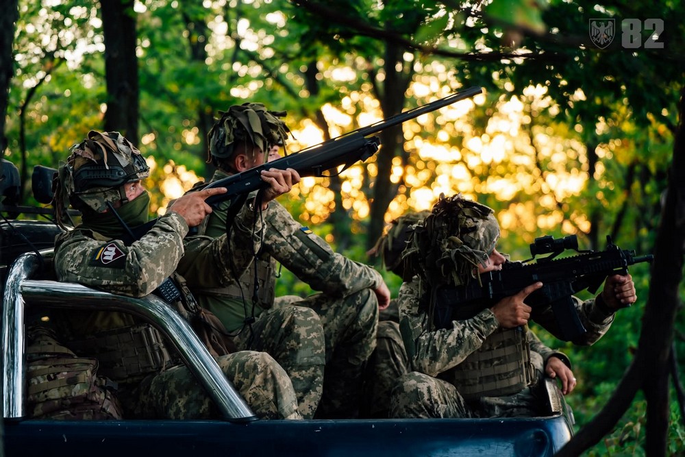 Обстановка на фронті 23 вересня: ворог просунувся на Дніпропетровщині і Запоріжжі, втратив два літаки, гелікоптер і 1010 солдатів за добу