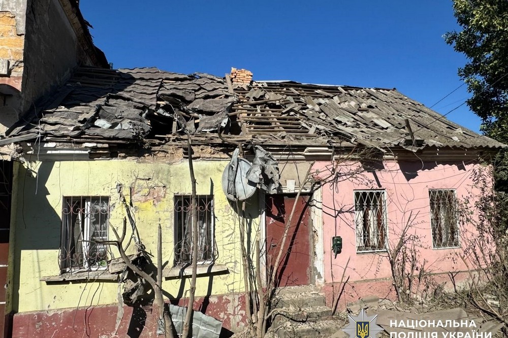 Сьогодні вбили двох чоловіків на скутері, вчора поранили 14 людей, нищать історичну забудову: жахливі злочини окупантів на Херсонщині (фото)