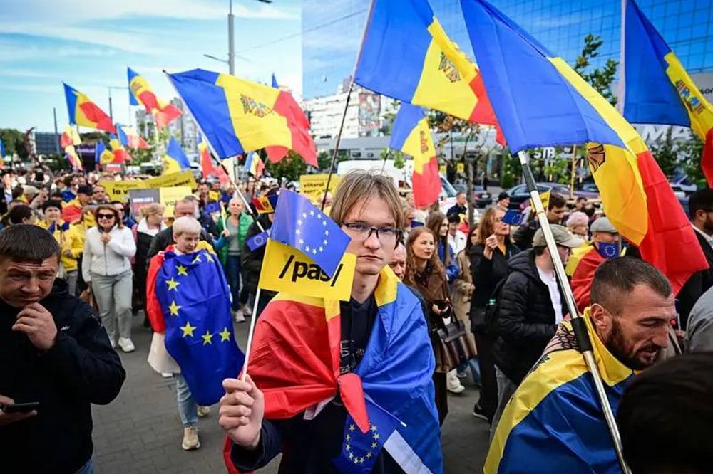 Перемагає з величезним відривом: відомі попередні результати виборів у Молдові