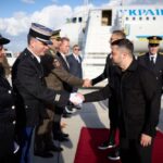 Зеленський сьогодні у Парижі візьме участь у зустрічі коаліції рішучих, зателефонують Трампу: яка програма