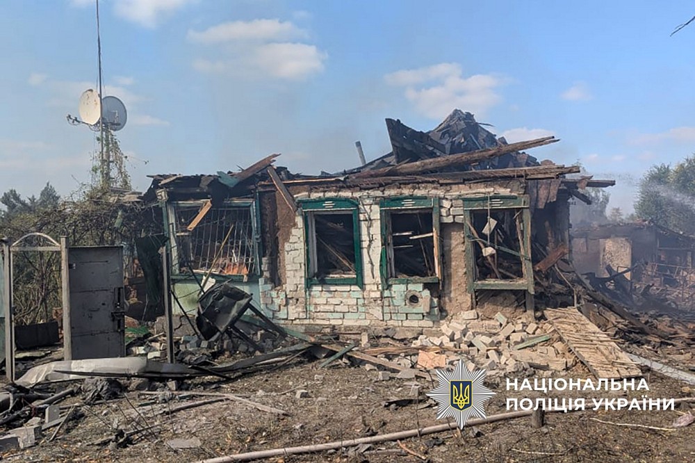 Вбито чотири людини, ще 10 поранені, пошкоджено сільгосппідприємство, будинок культури, автівки – наслідки обстрілів Донеччини
