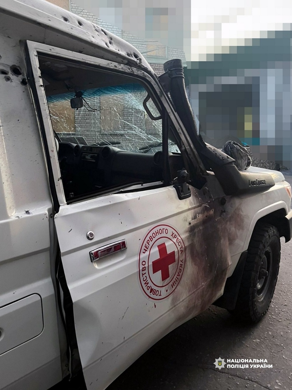 Двоє загиблих, серед постраждалих – поліцейський та працівники «Червоного Хреста»: наслідки обстрілів Херсонщини
