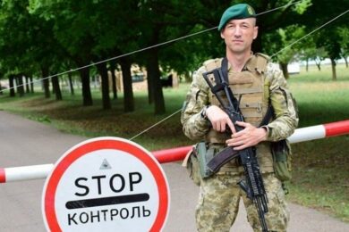 Студенти вишів масово беруть академвідпустки для виїзду за кордон — експерт