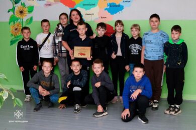 Загорілася суха трава: 9-річний школяр із Черкащини загасив пожежу і отримав Подяку