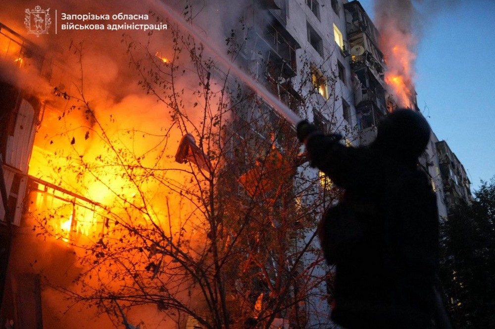 Ворог протягом 4,5 годин масовано атакував Запоріжжя, влучив у багатоповерхівки: десятки постраждалих (фото, відео)