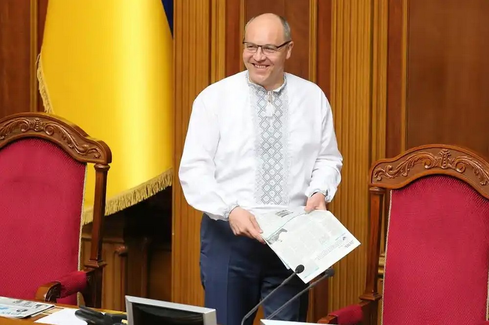 Зеленського просять надати Андрію Парубію звання Героя України (посмертно) петиція