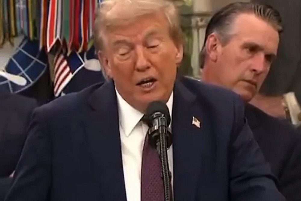 «Я був би щасливий, якби зі мною таке сталося»: Трамп про глушіння сигналу літака з Урсулою фон дер Ляєн. Що ще сказав президент США під час пресконференції? 1 «Я був би щасливий, якби зі мною таке сталося»: Трамп про глушіння сигналу літака з Урсулою фон дер Ляєн. Що ще сказав президент США під час пресконференції?