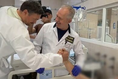 Олександр Усик відвідав поранених бійців у Дніпрі (відео)