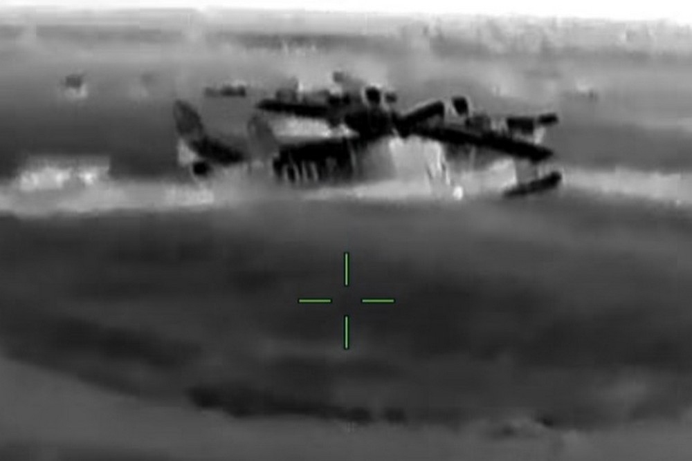 Спалили два ворожі літаки-амфібії Бе-12 “Чайка” в окупованому Криму: відео