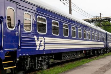 Затримується низка потягів через нічний обстріл – Укрзалізниця