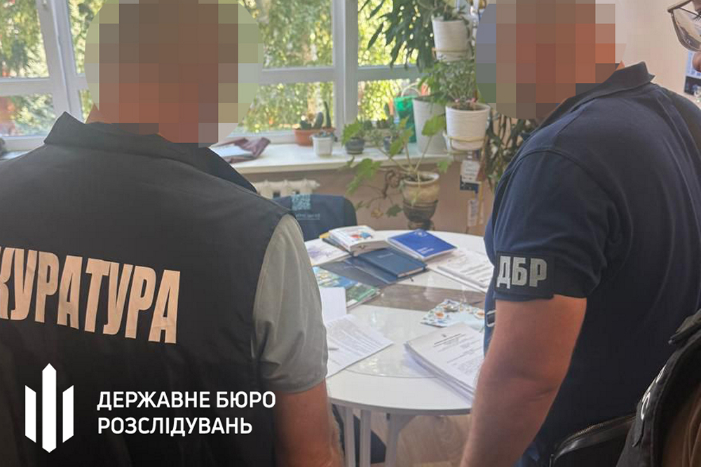 dbr vikrilo kerivnika centralnoi derzhustanovi ukraini na sistemnomu vimaganni groshej z pidleglih 10