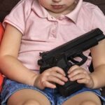 2-річний хлопчик вистрілив собі в голову на Дніпропетровщині: дитину врятували