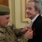 Має позивний Зіна і не