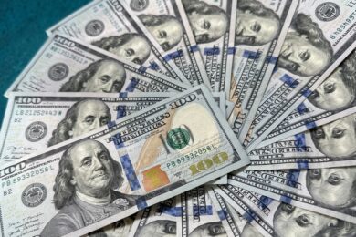 Грошова допомога у 4 областях: хто і як може отримати 20 000 доларів