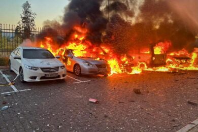 Горів будинок і авто, пошкоджено