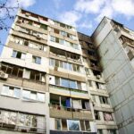 Ворожа ракета влучила у багатоповерхівку