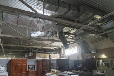 Окупанти вдарили по магазину меблів у Харкові безпілотниками – що відомо