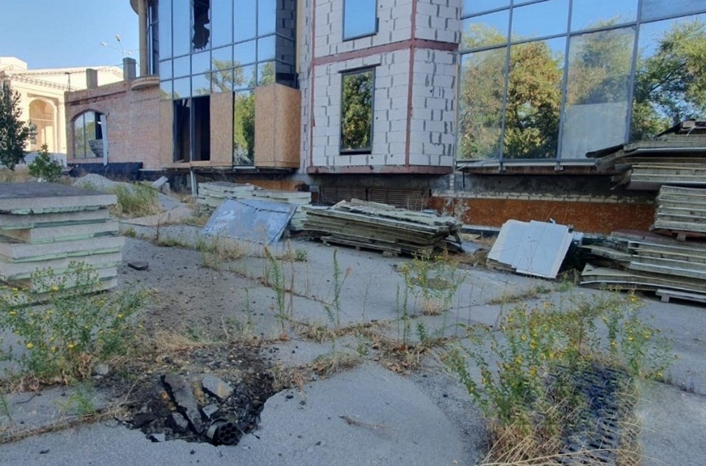 Окупанти вдарили по авто «швидкої допомоги», пошкоджено більше 50 цивільних об’єктів – є жертви і багато поранених внаслідок обстрілів Донеччини і Херсонщини 1 є жертви і багато поранених внаслідок обстрілів Донеччини і Херсонщини